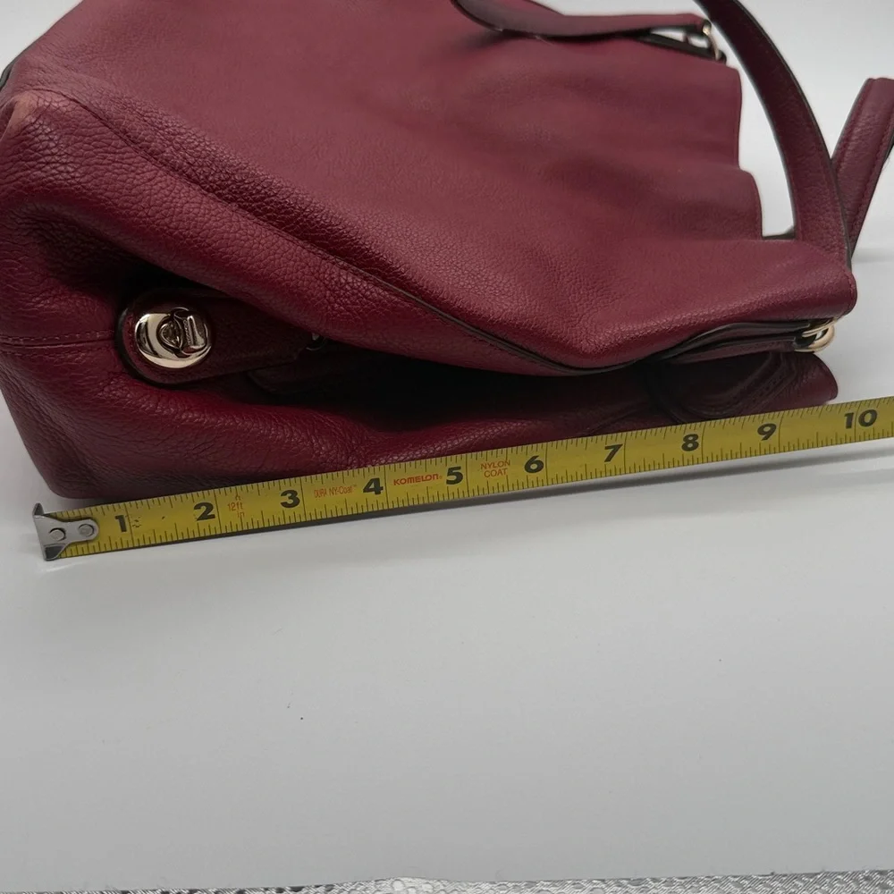 Coach Burgundy pebble Leather Hobo shoulder bag 10x12 gold‎ tone hardware.